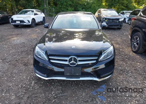 2017 Mercedes-Benz C 300 4Matic/Luxury 4Matic/Sport 4Matic z USA, uszkodzony, nr VIN WDDWF4KB0HR260832
